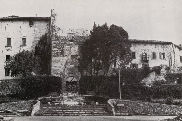 Il Castello di Colloredo di Monte Albano dopo il terremoto del 6 maggio 1976.