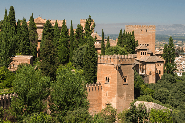 Alhambra_from_Generalife_1_Grenade-crop