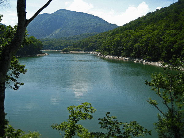 Biwaike_(Yamanouchi,_Nagano)-crop