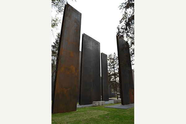 mexico-memorial-crop-verticale